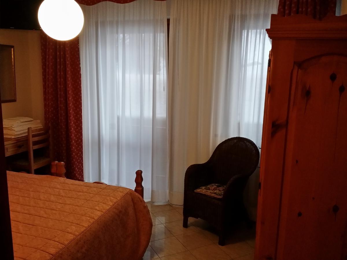 Albergo Diana Cerreto Laghi Værelse billede